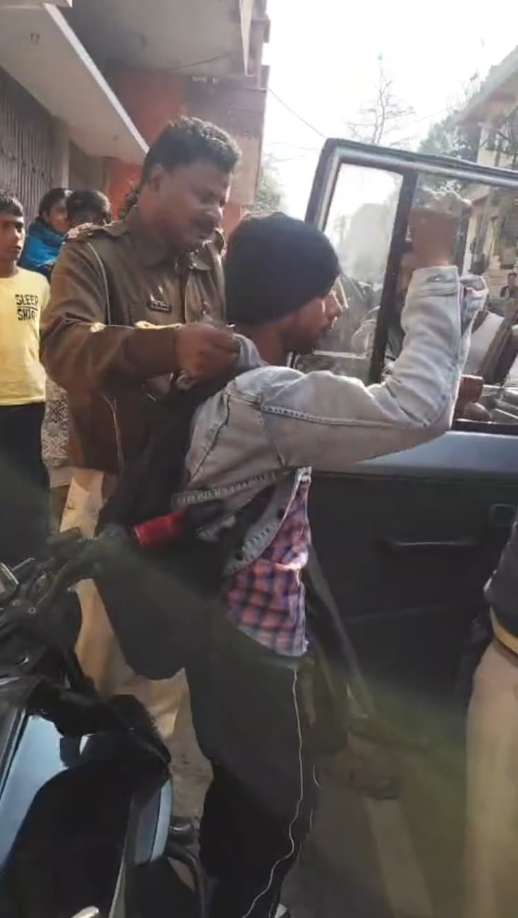 Jamshedpur News : दुस्साहस : मानगो में दिनदहाड़े एमआर के घर का ताला काट लाखों के जेवर व नकदी ले गये चोर