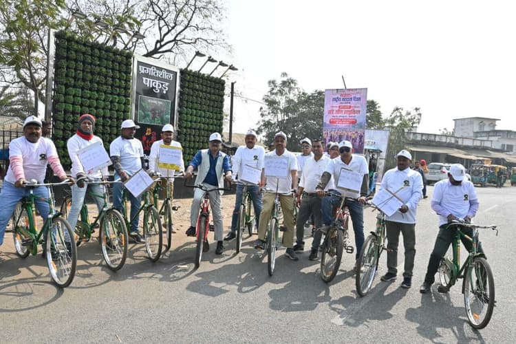 मतदाता : प्रखंडकर्मियों ने साइकिल रैली निकाल कर वोटरों को किया जागरूक