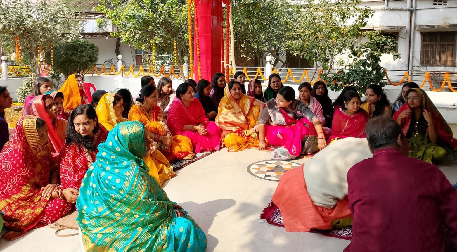 आदित्यधाम में भगवान भाष्कर की पूजा कर मांगी गईं आरोग्य व उन्नति की मन्नतें