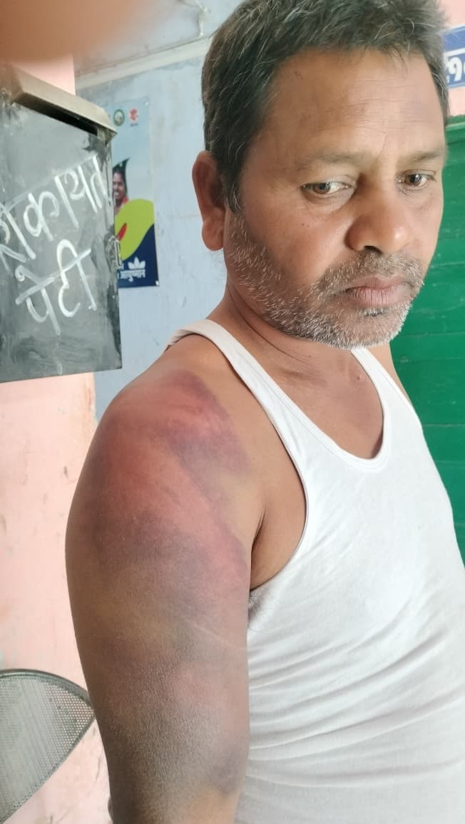 हथियार के बल पर युवक से लूटपाट