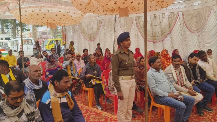 पुलिस अधीक्षक ने जनता दरबार में लोगों की सुनी शिकायतें