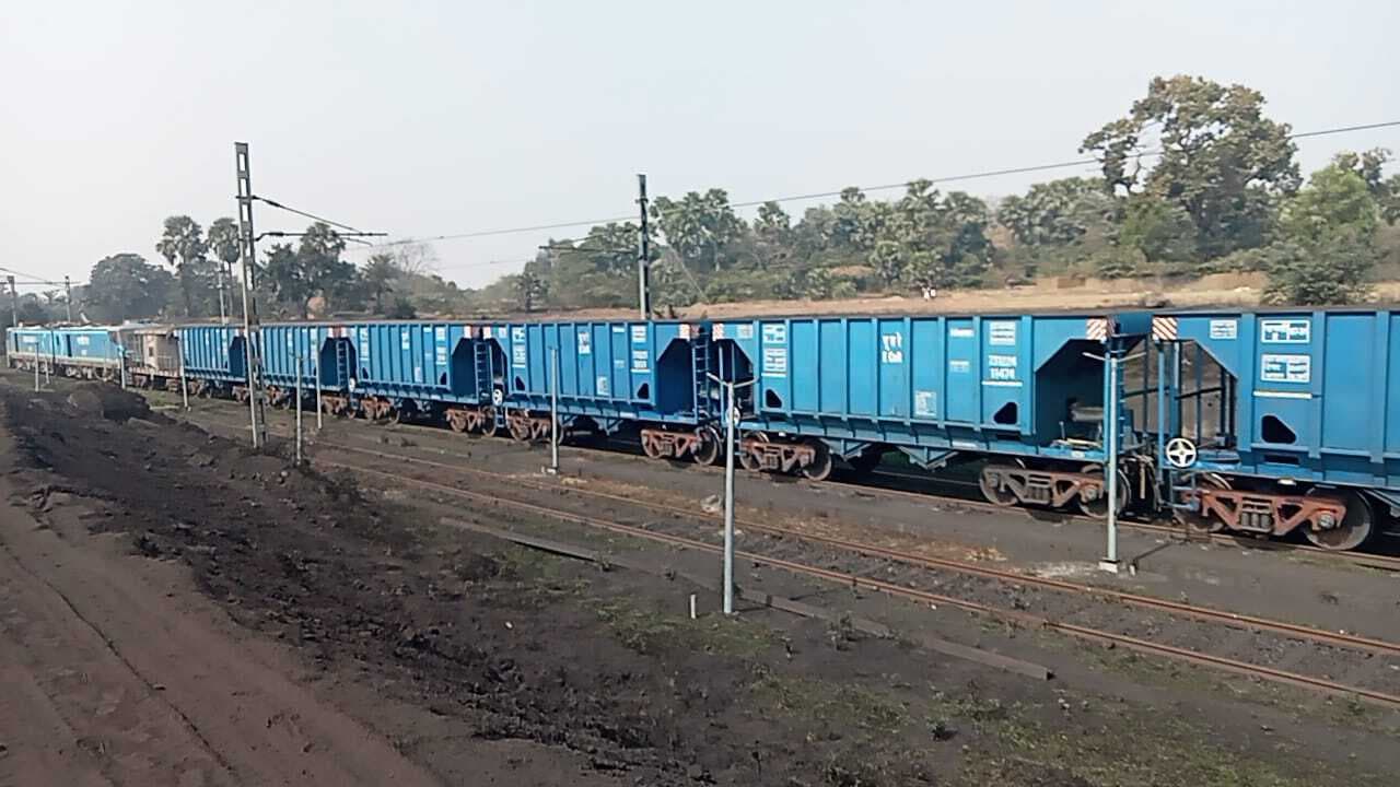 साइडिंग से दूसरे दिन भी बंद रही कोयले की ढुलाई