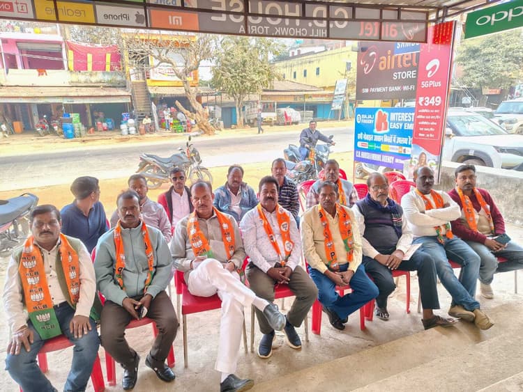 भाजपा कार्यकर्ताओं ने सुनी पीएम मन की बात