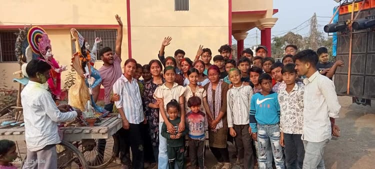 सरस्वती : नम आंखों से दी गयी मां शारदे की विदाई