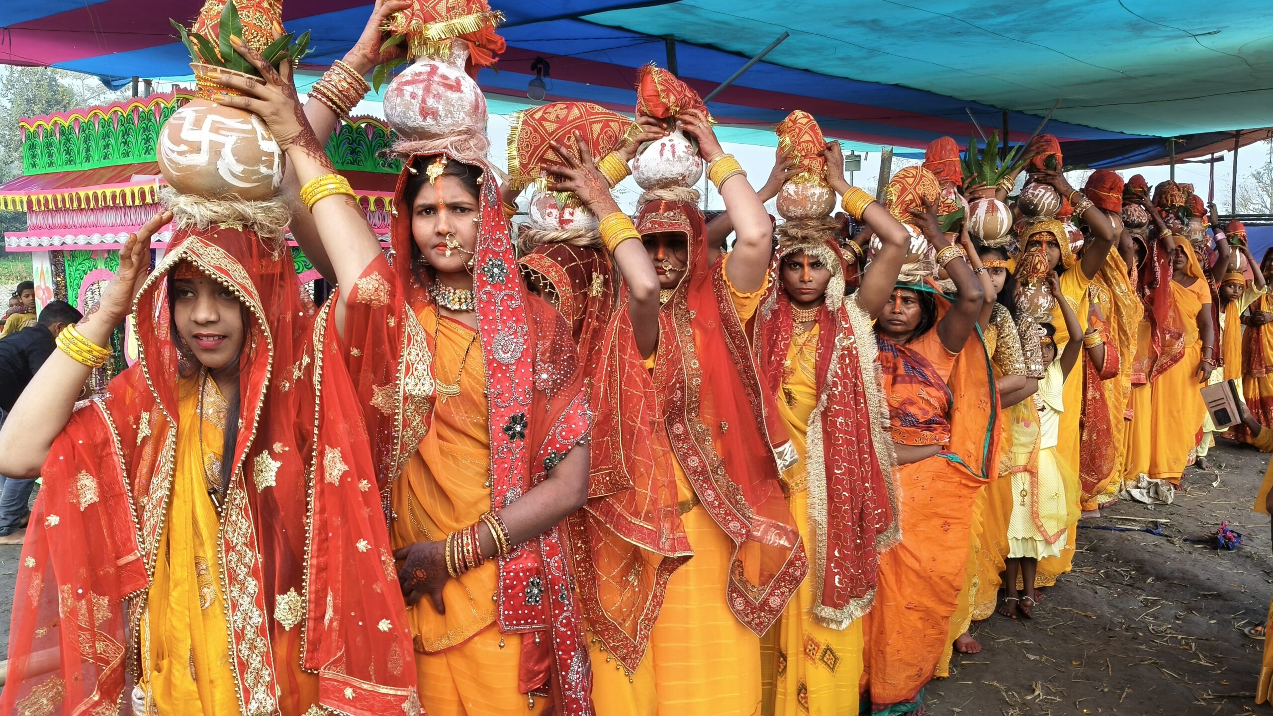 अष्टयाम शुभारंभ को लेकर निकाली गयी भव्य कलश यात्रा