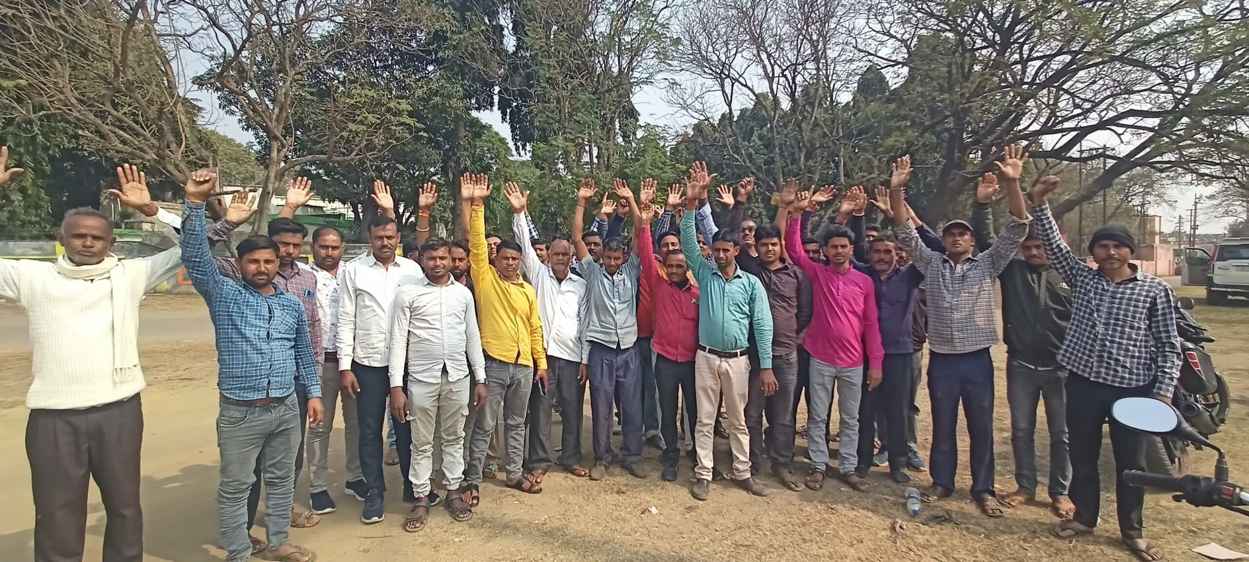 डंपर चालकों ने की कोयला दुलाई चालू कराने की मांग