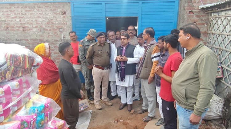 मीरगंज लूटकांड : पीड़ित व्यापारी परिवार से मिले जदयू विधायक निरंजन मेहता, सुरक्षा का दिया भरोसा