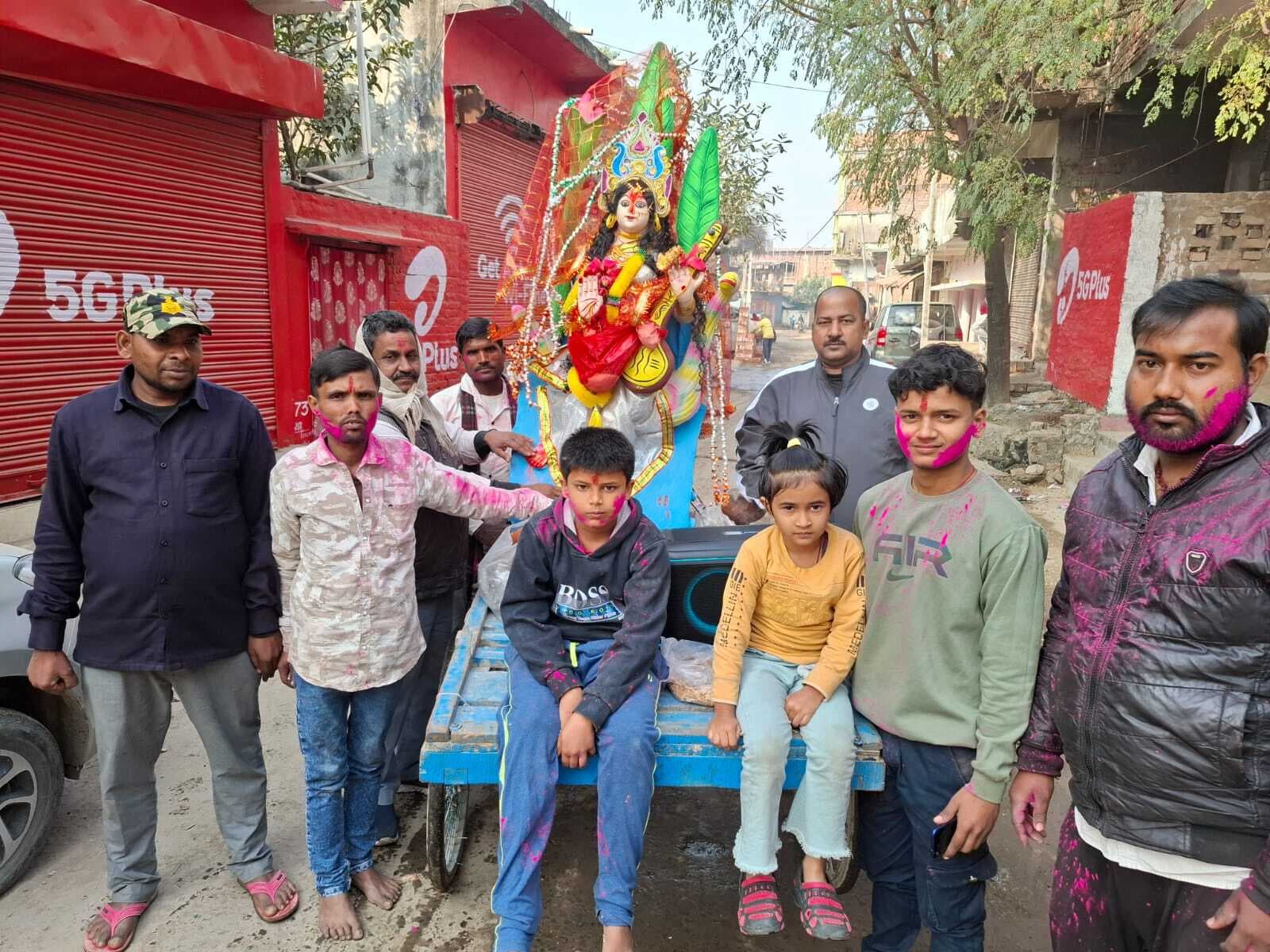 मनिहारी में सरस्वती मां के प्रतिमा का हुआ विसर्जन