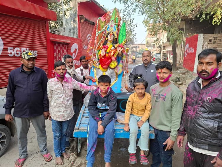 मनिहारी में सरस्वती मां के प्रतिमा का हुआ विसर्जन