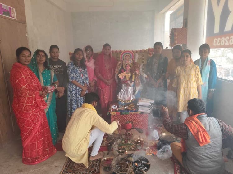 खोईछां भर हंसवाहिनी मां सरस्वती को दी विदाई