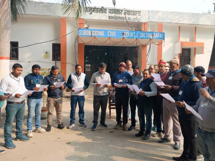 Samastipur News:मतदाता दिवस पर अवर न्यायाधीश प्रथम ने दिलायी शपथ