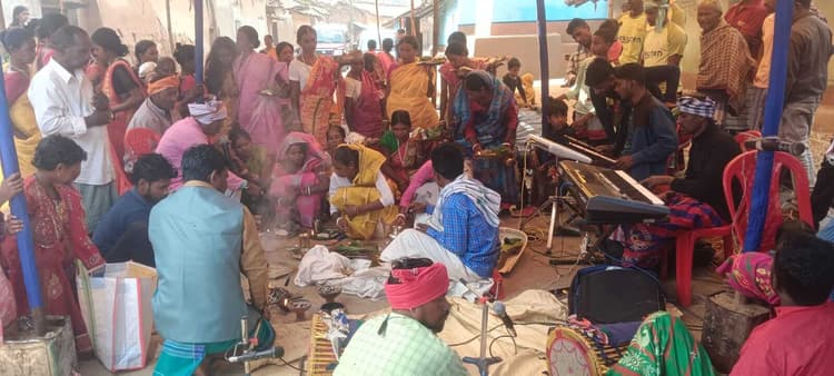 कराम पूजा में दिखी संताली परंपरा व संस्कृति