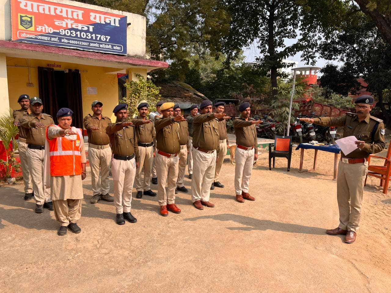 मतदाताओं को जागरूक करने के प्रति पुलिसकर्मियों ने ली शपथ