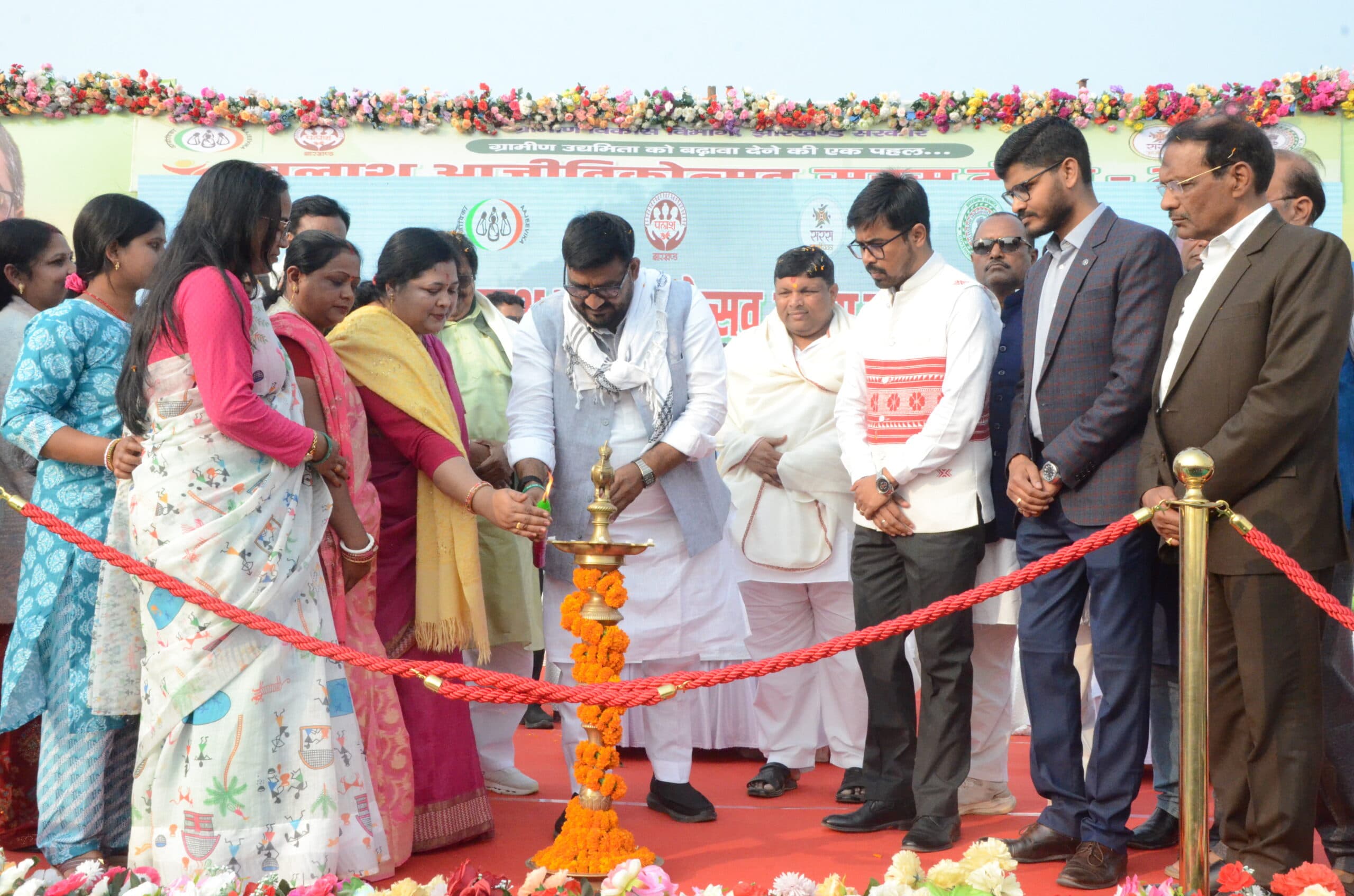 Deoghar News : पलाश आज मेहनतकश दीदियों का ब्रांड बन चुका है : मंत्री हफीजुल