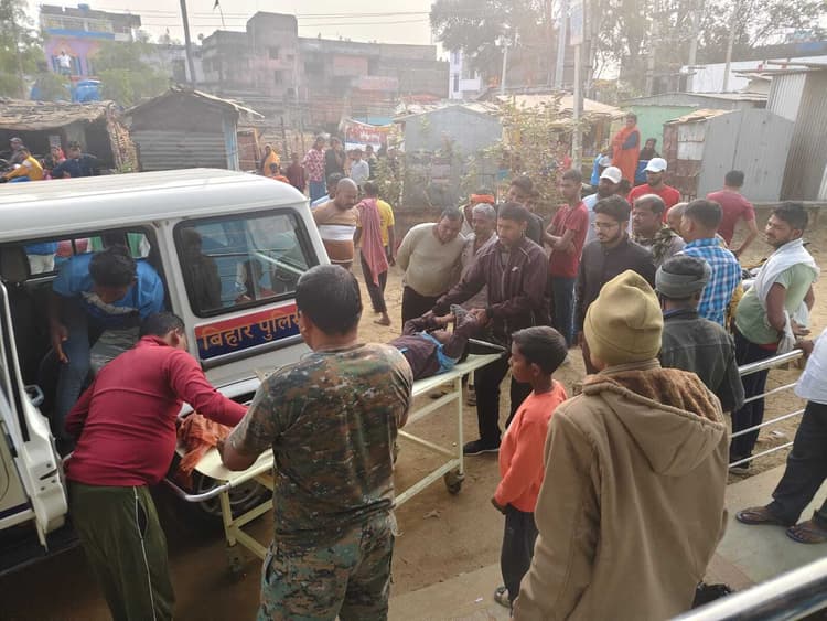 स्कूटी ऑटो की टक्कर में एक की हालत गंभीर