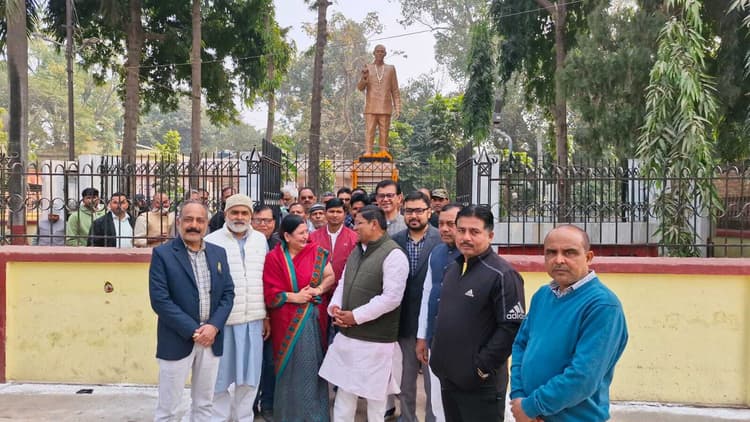 समाज के सभी वर्गों के उत्थान में त्रिपुरारी बाबू ने स्वयं को कर दिया समर्पित : प्रभारी मंत्री