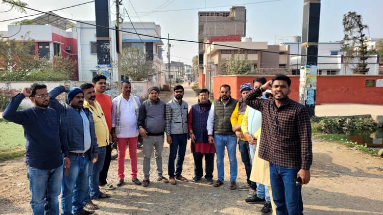 Madhubani News : यूजीसी के नये नियम पर सवर्ण युवाओं ने किया विरोध प्रदर्शन