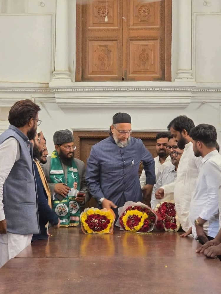 अकील अख्तर ने हैदराबाद में असदुद्दीन ओवैसी के घर पर थामा एआइएमआइएम का दामन