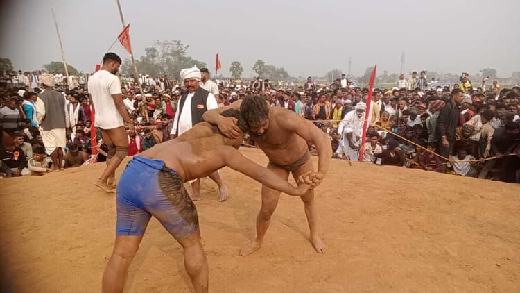 दो दिवसीय दंगल में पहलवानों ने दिखाया दम