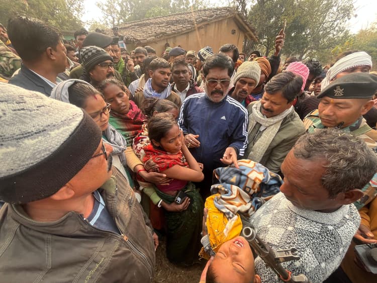 Bokaro News : हाथियों ने युवक को कुचल कर मार डाला