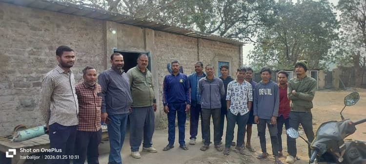 Chaibasa News : गिट्टी-मिक्सर प्लांट की धूल से प्रदूषण