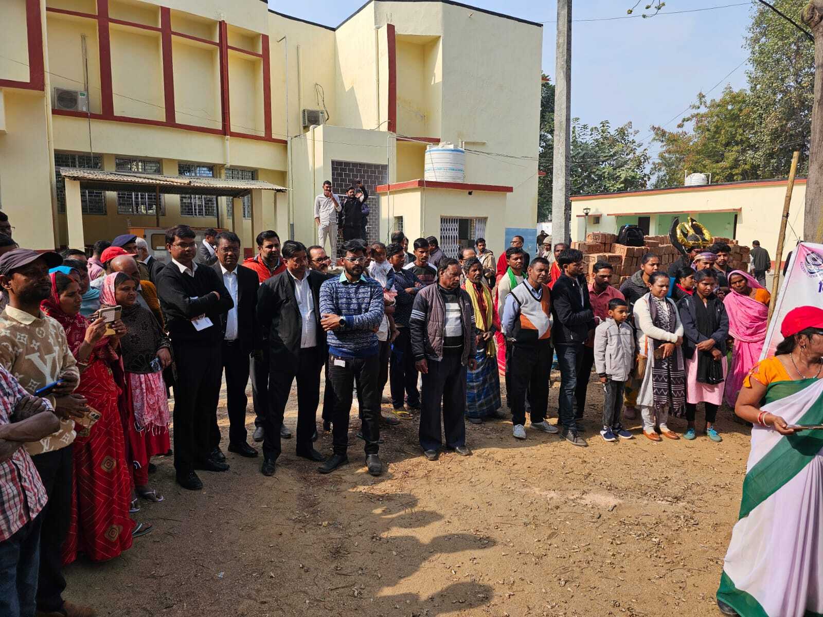 नुक्कड़ नाटक के जरिए सड़क सुरक्षा व नशामुक्ति का दिया संदेश