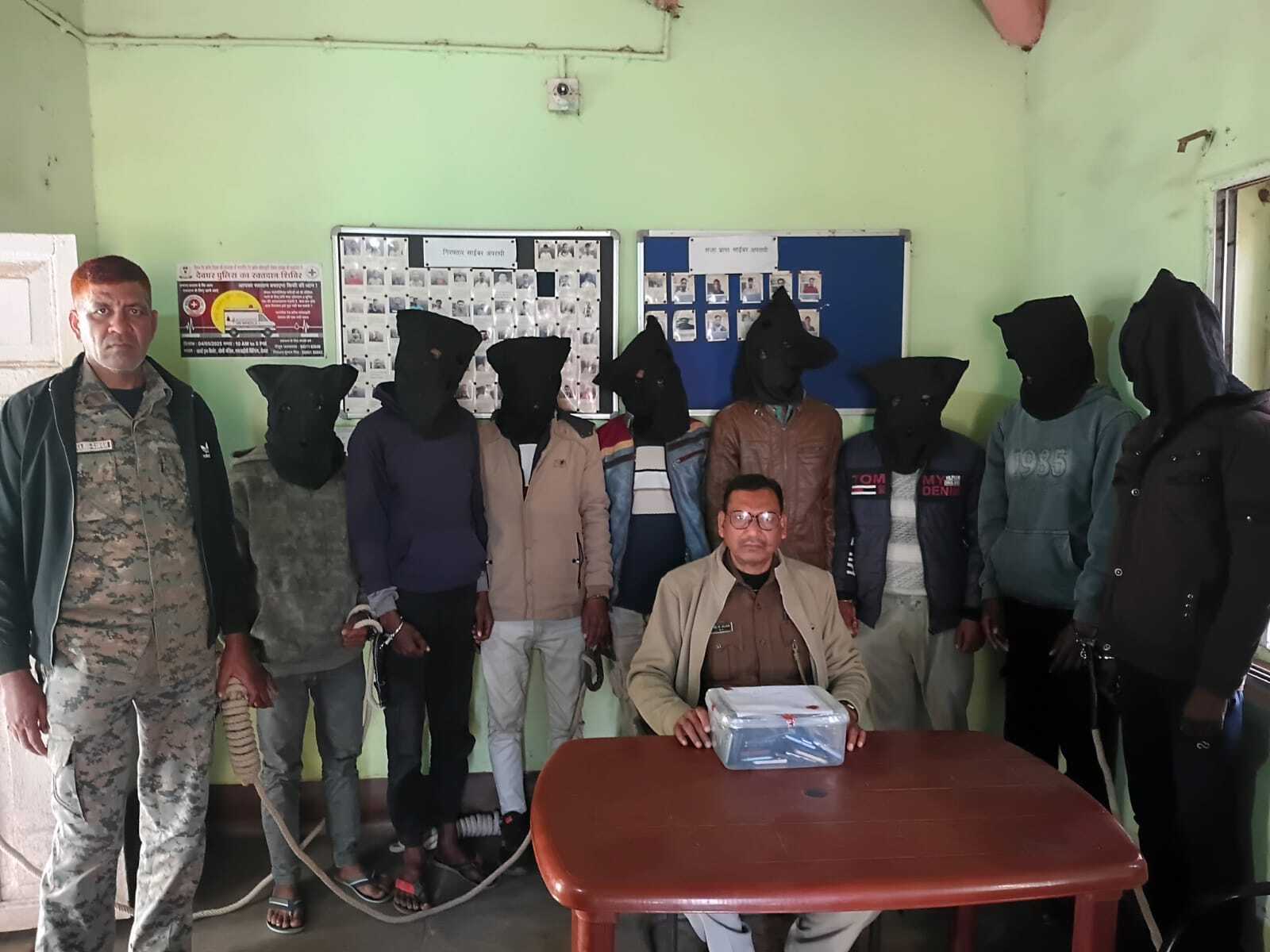 Deoghar News : कृषि योजनाओं का लाभ दिलाने का देते थे झांसा, आठ साइबर आरोपित गिरफ्तार