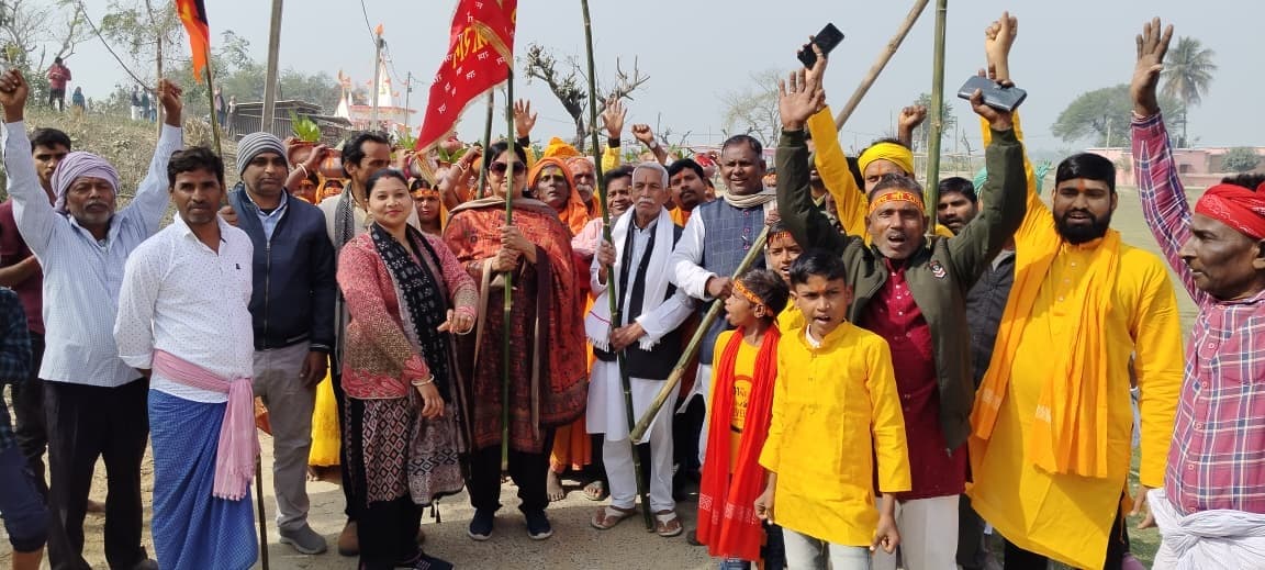 मां गंगा मंदिर में प्राण प्रतिष्ठा को लेकर निकाली गयी कलश शोभायात्रा