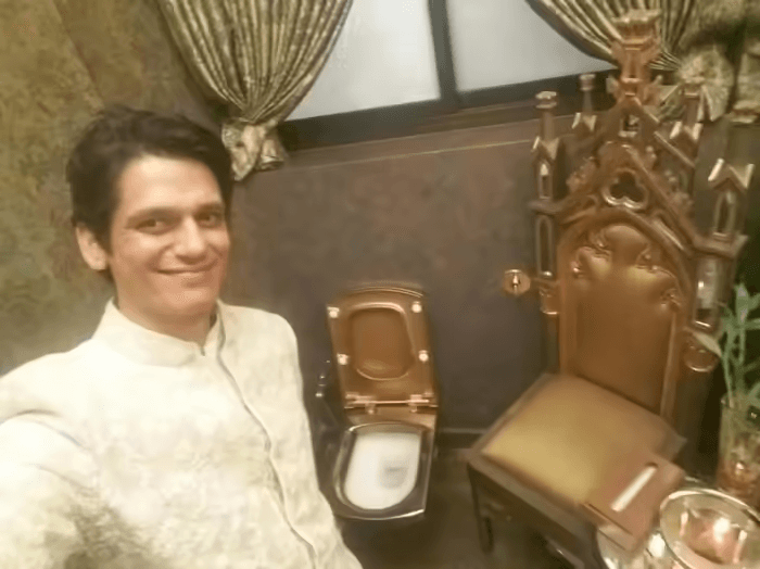 Golden Toilet: अमिताभ बच्चन के पास है गोल्डन टॉयलेट, तस्वीर देखकर हो जाएंगे हैरान, इंटरनेट पर वायरल Golden Toilet: अमिताभ बच्चन के पास है गोल्डन टॉयलेट, तस्वीर देखकर हो जाएंगे हैरान, इंटरनेट पर वायरल