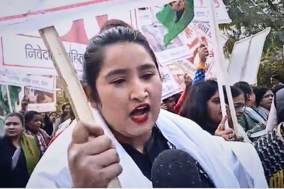 पटना हॉस्टल कांड: NEET छात्रा केस को लेकर पटना-गया और भागलपुर में प्रदर्शन, लड़कियां बोलीं- बेटियां डरेंगी नहीं, अब लड़ेंगी