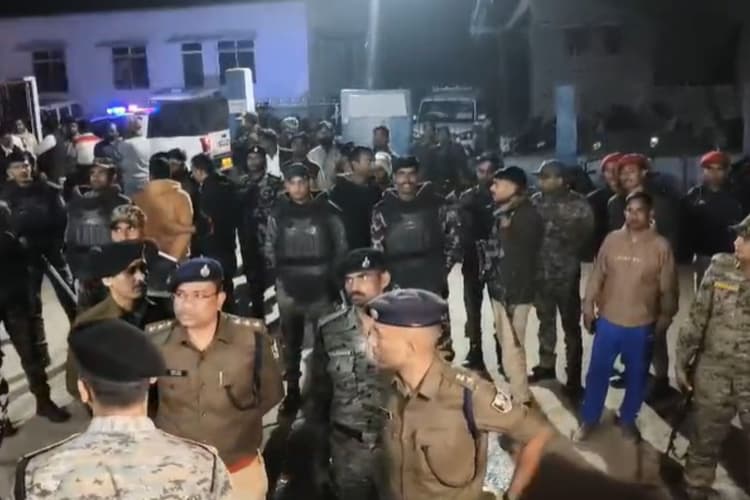 Bihar Crime News: रोहतास में डबल मर्डर, 2 प्रॉपर्टी डीलर को गोलियों से किया छलनी, जानिए पूरा मामला