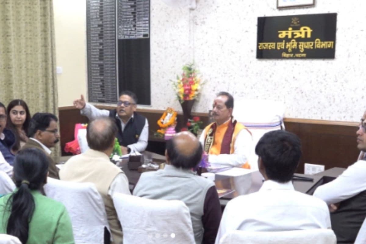 Bihar Bhumi Vijay Sinha action against warning to CO