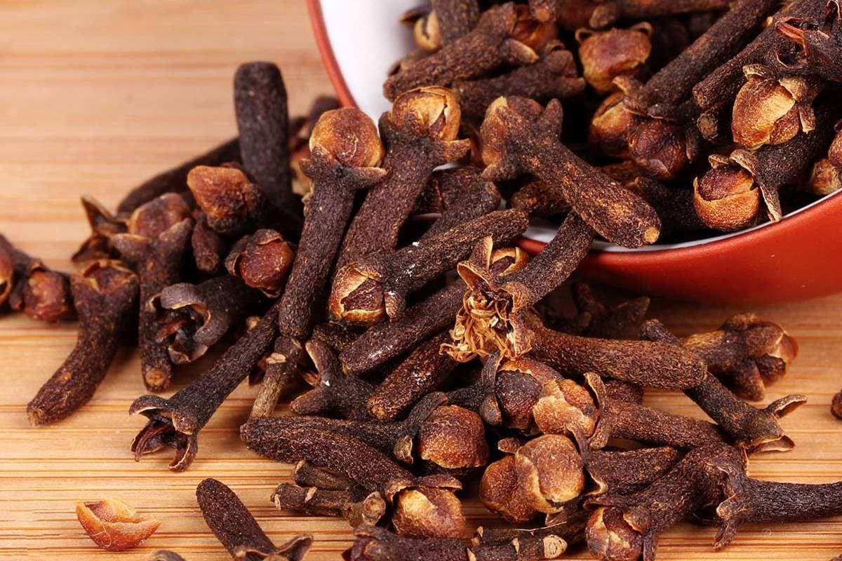 Right Way to Eat Clove