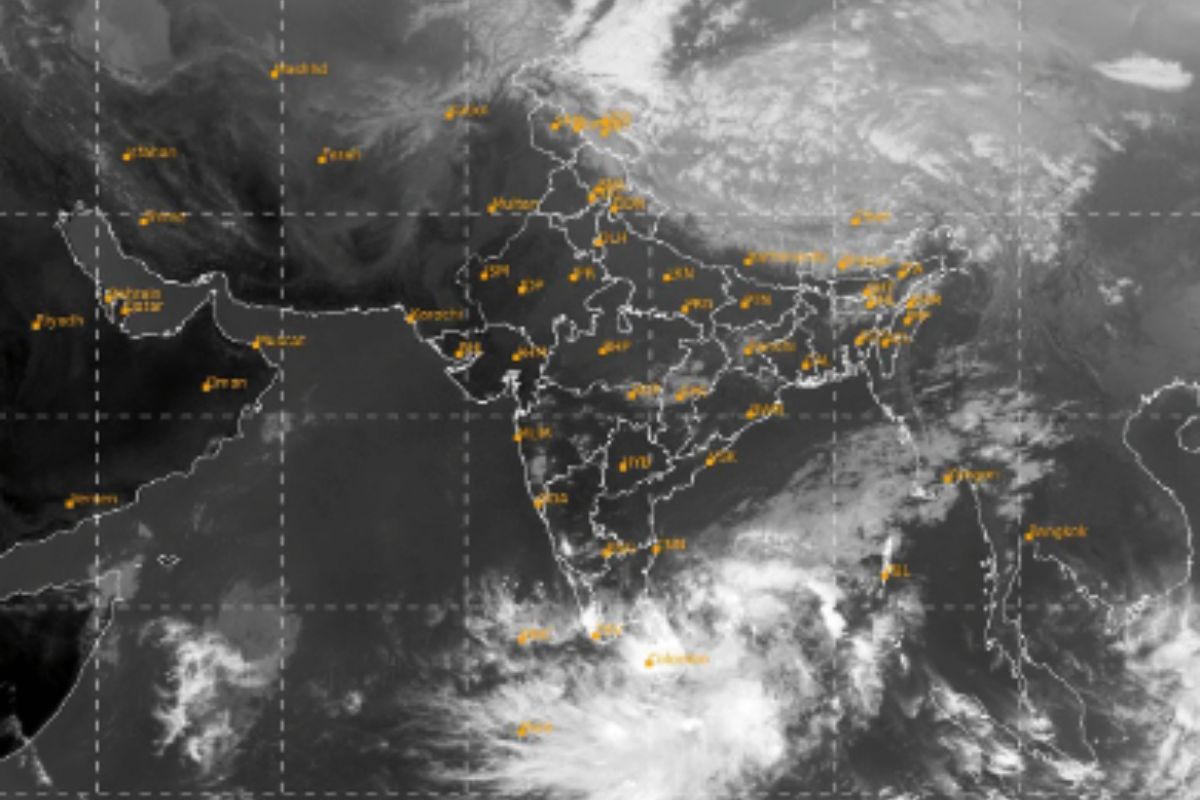 करवट ले रहा बंगाल का मौसम, दार्जिलिंग से कोलकाता तक चढ़ा तापमान, वर्षा-वज्रपात का येलो अलर्ट