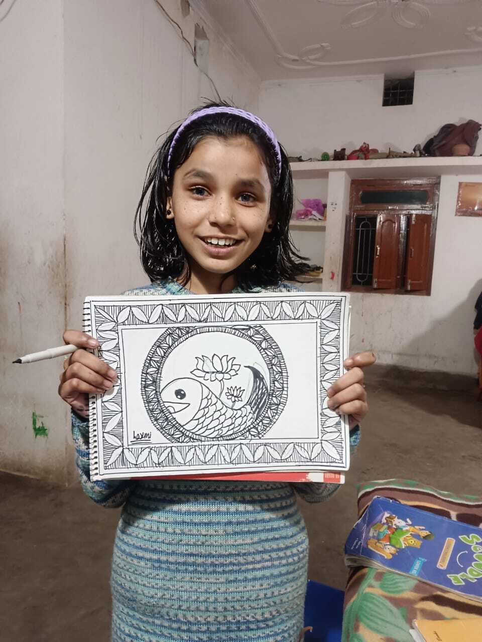 जन्म से ही न बोल व सुन पाती हैं 13 साल की लक्ष्मी, लेकिन पेंटिंग से बता देती है मन की बात