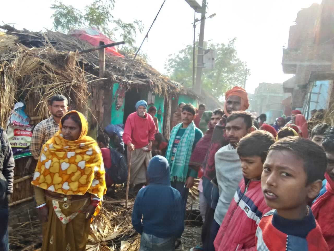 शंभुगंज में आग लगने से दुकान व घर जलकर राख, लाखों की क्षति