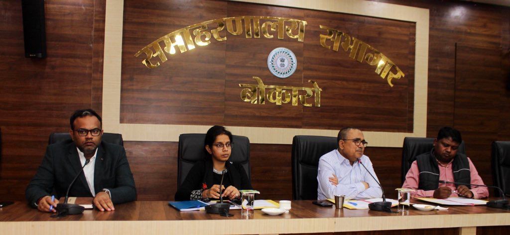 Bokaro News: निजी विद्यालय किताबों के प्रकाशकों-पुस्तकों की सूची 10-15 दिन पूर्व करें सार्वजनिक : उपायुक्त
