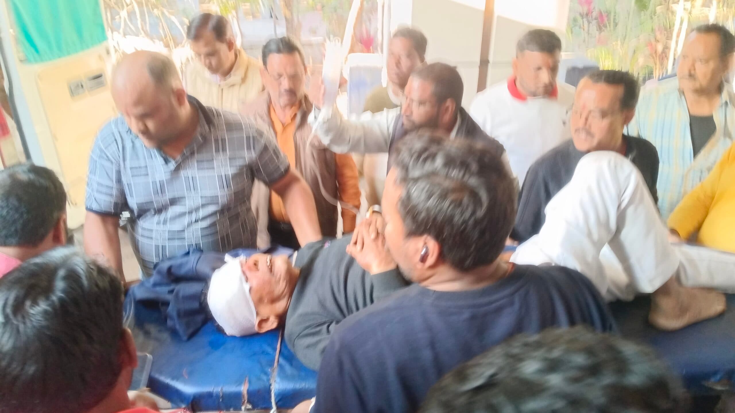 Bokaro News : सड़क दुर्घटना में भाजपा के पूर्व जिलाध्यक्ष गंभीर रूप से घायल