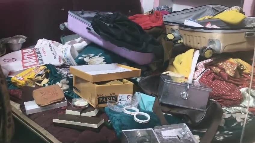 कुदरा में किराये के मकान का ताला तोड़कर लाखों के जेवरात व नकदी चोरी