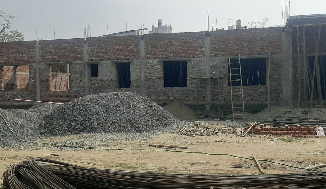 हाथी चाल की रफ्तार से बन रहा है जिले का नया दवा भंडार भवन