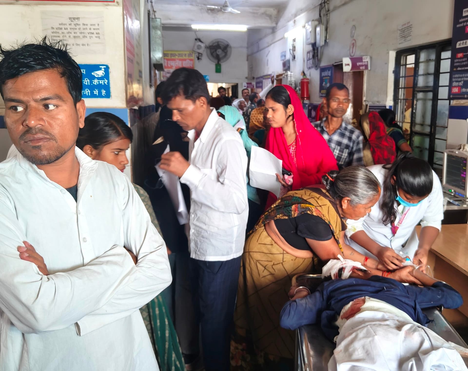 अनुग्रह कन्या मध्य विद्यालय की छत से गिरी दो छात्राएं, रेफर