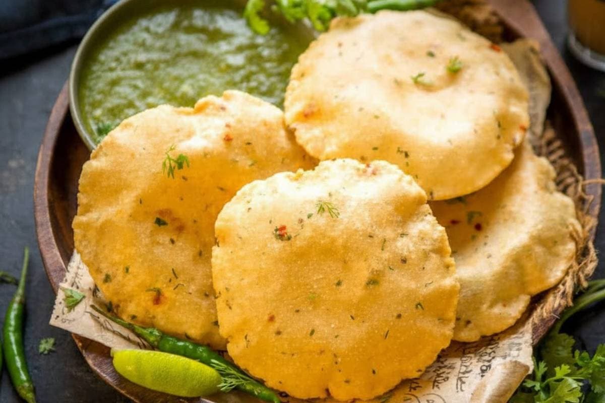 घर पर बनी मिस्सी पूरी (homemade missi puri)