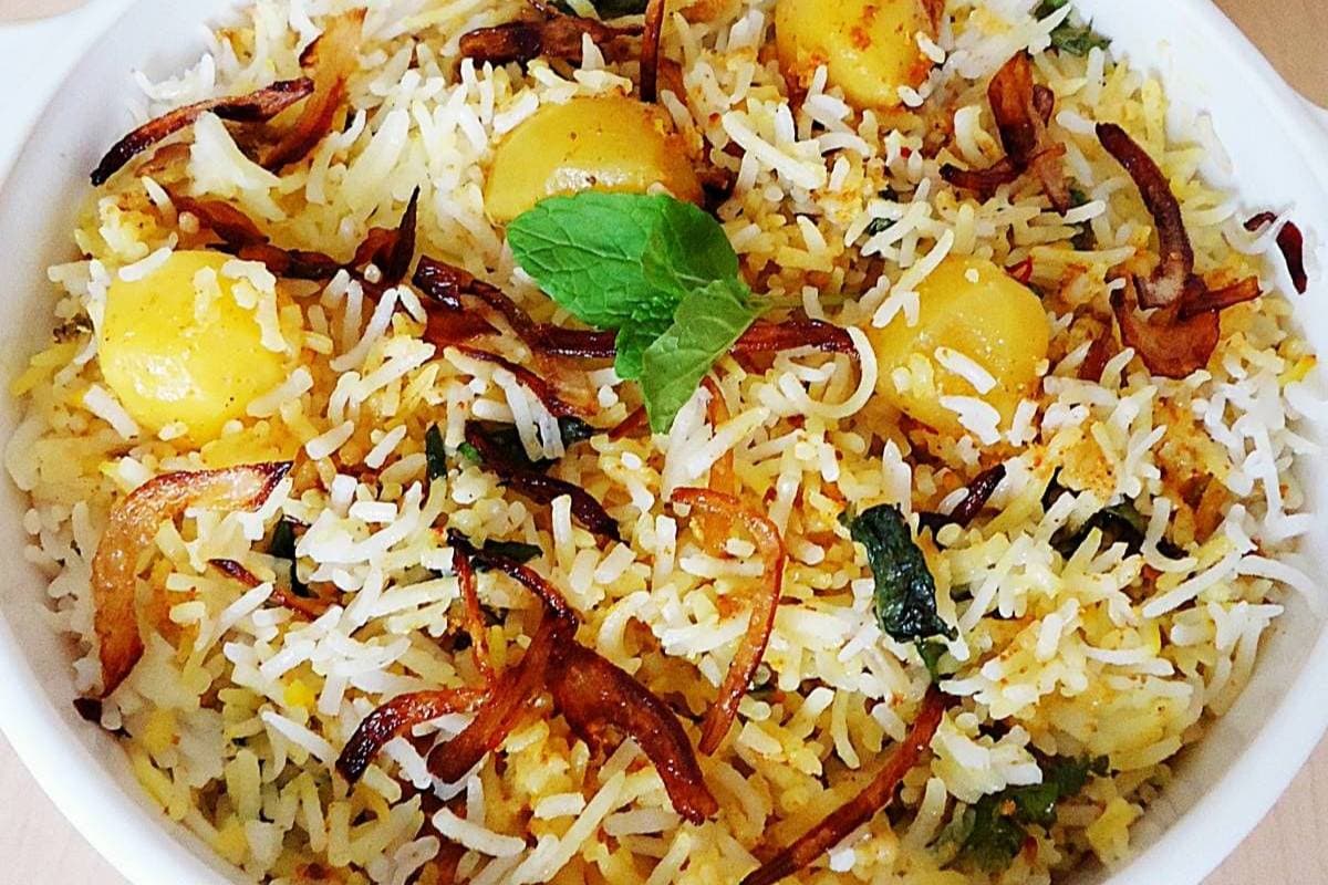 Bohri Style Aloo Dum Biryani Recipe
