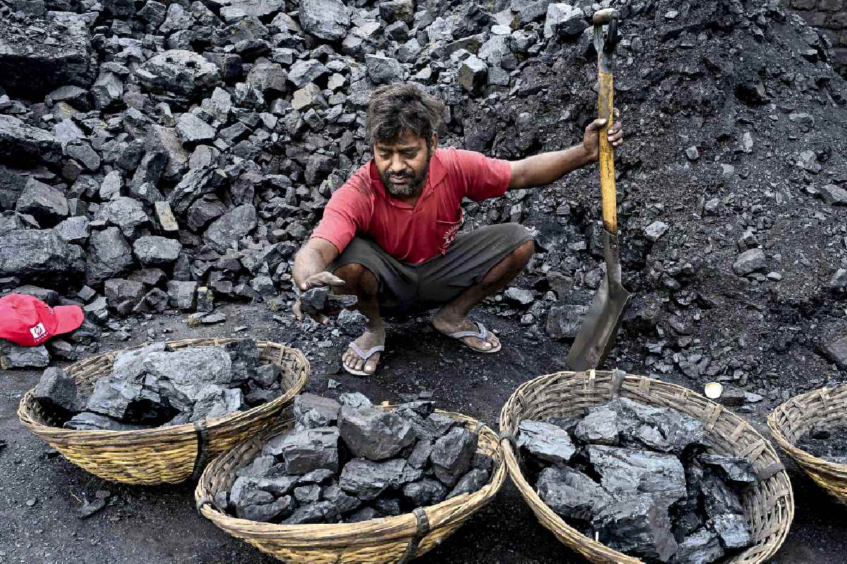 भारत में बढ़ा ‘काले सोने’ का भाव, उद्योगों ने कोयले की ओर मोड़ा रुख