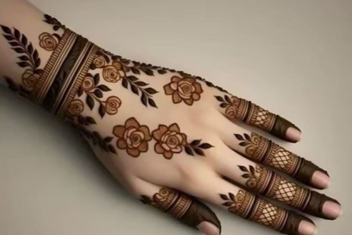 Minimal Floral Mehndi Design For Eid 2026