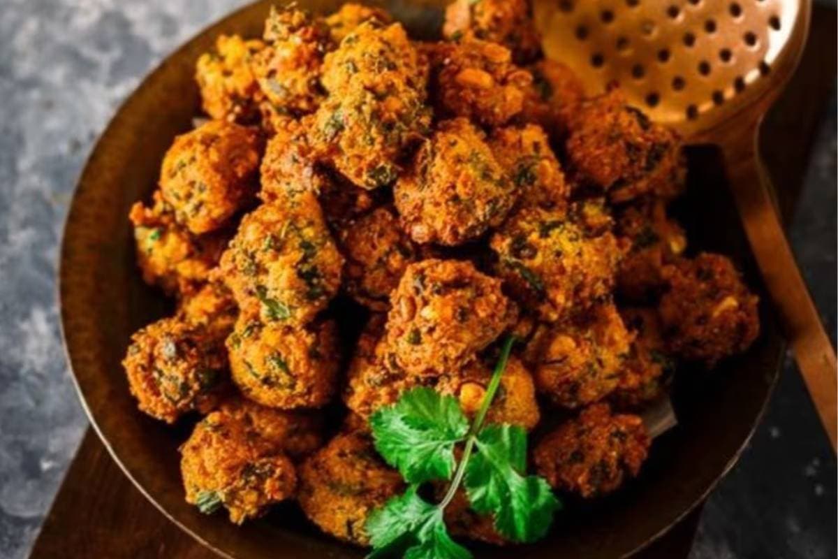 Kunal Kapur Style Moong Dal Pakora Recipe