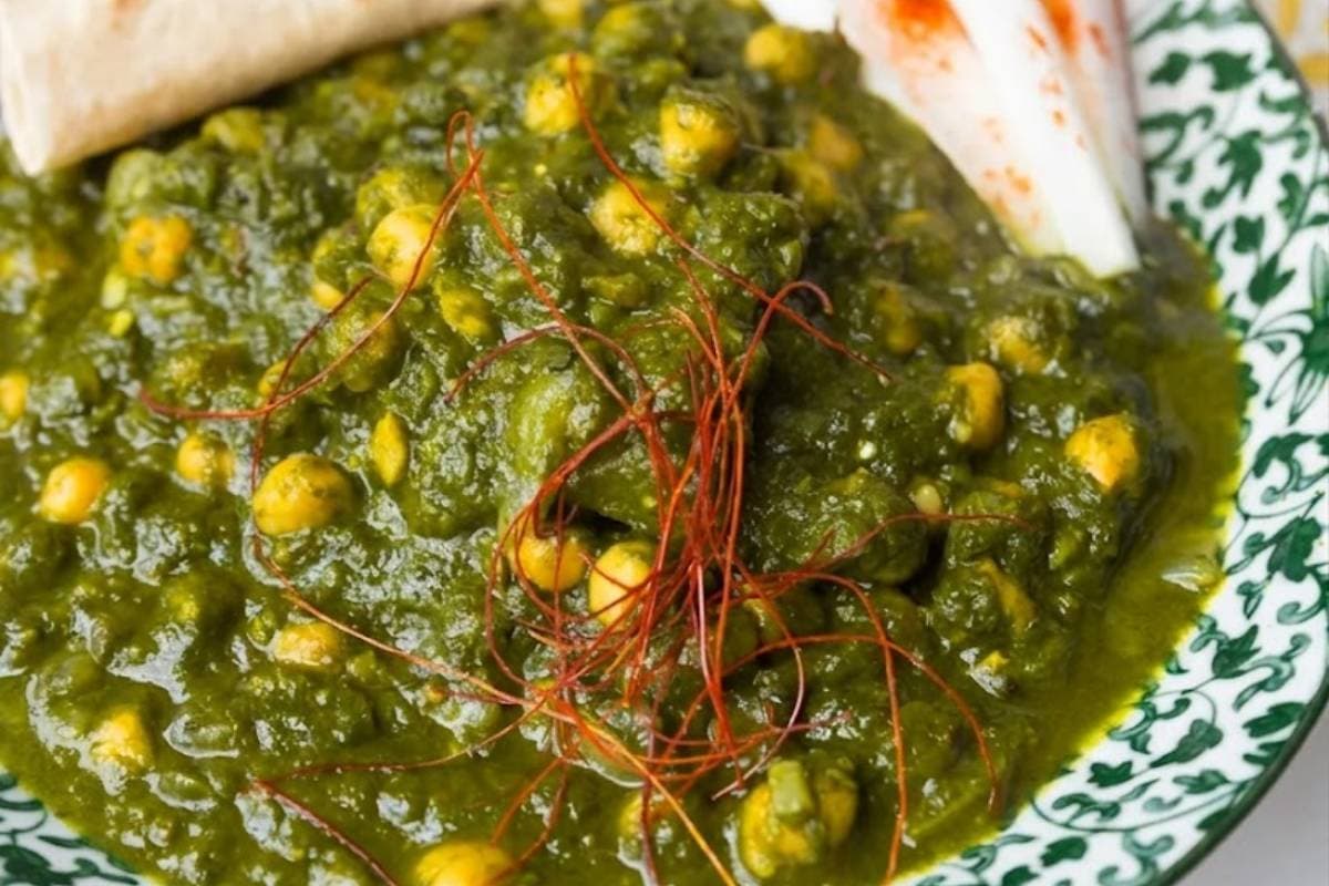 Palak Chole recipe by Sanjeev Kapoor