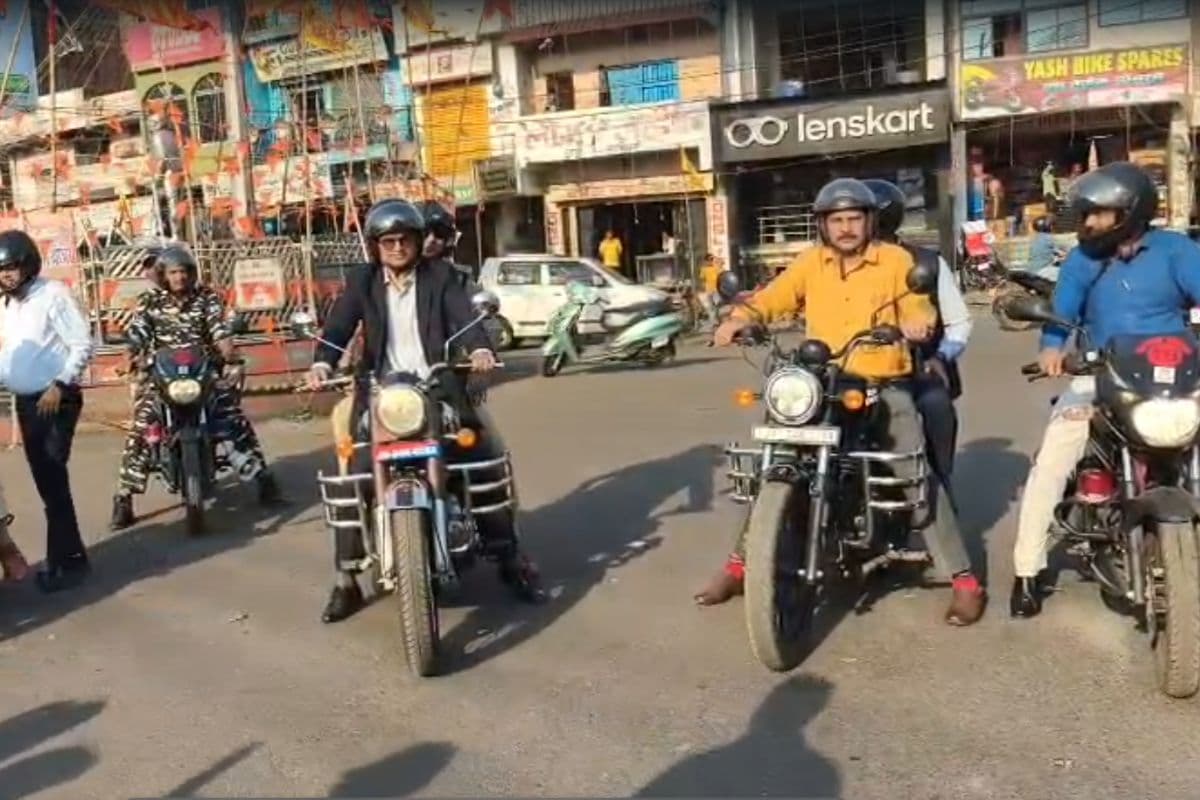 फ्लैग मार्च में शामिल डीसी और एसपी