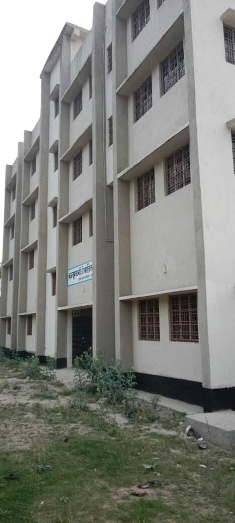 कई माह से बनकर तैयार कस्तूरबा विद्यालय का मॉडल भवन, अब तक नहीं हुआ उद्घाटन