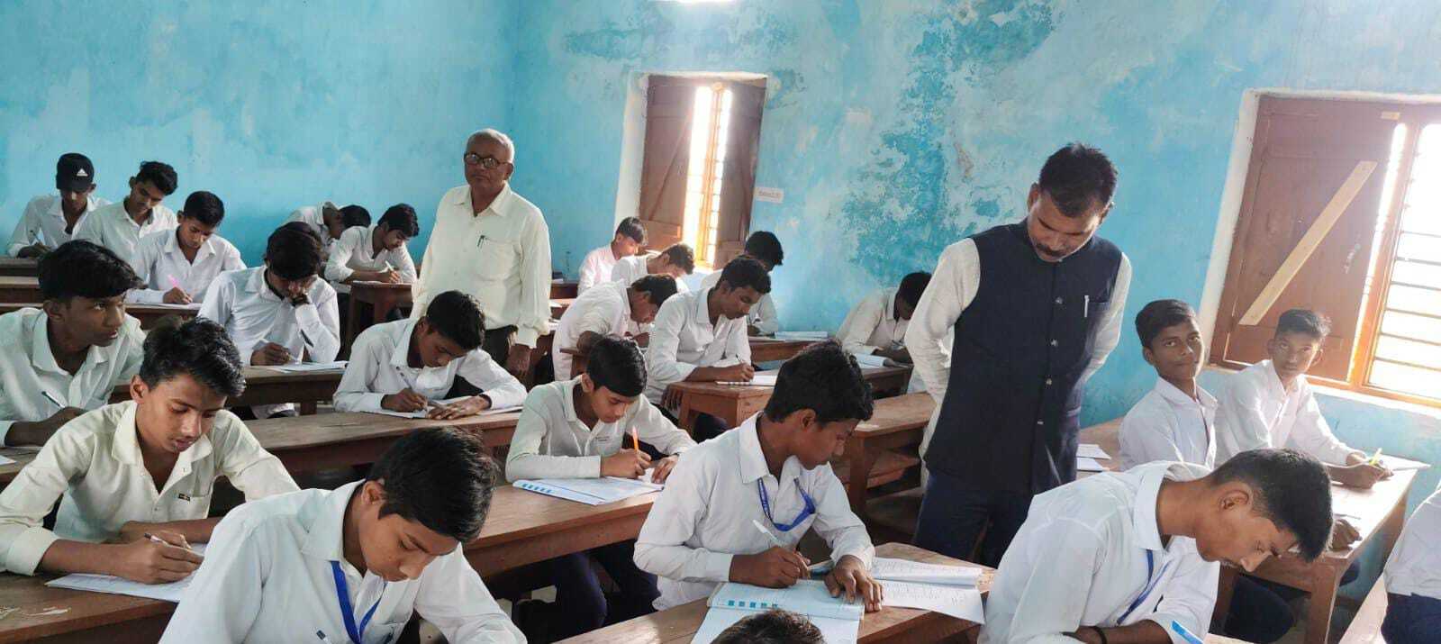 मधुराम प्लस टू विद्यालय में नौवीं की वार्षिक परीक्षा शुरू
